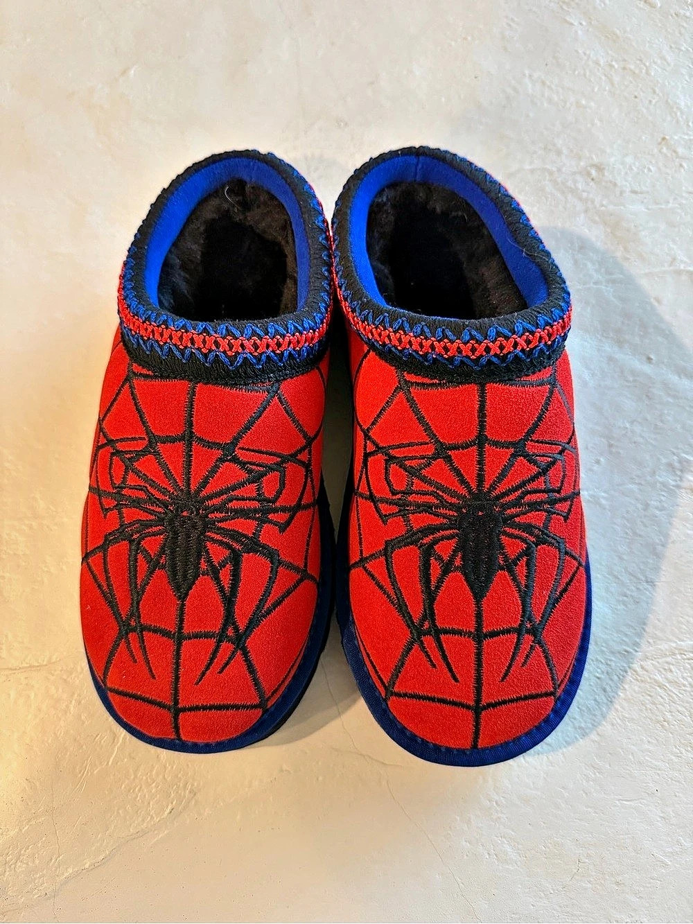 NEW- UGG Spider-Man Limited Edition Slippers Red & Blue US 4M/6W New